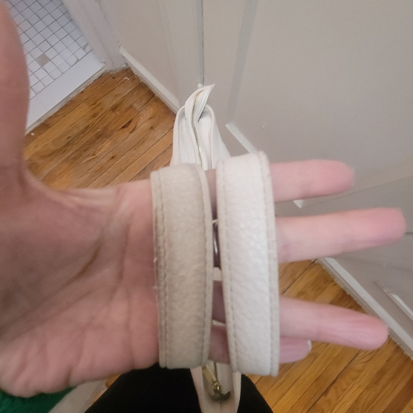 Tory Burch Meyer Plaque Pebbled Cream Leather Tote. Old Money Quiet Luxury. - Picture 4 of 13